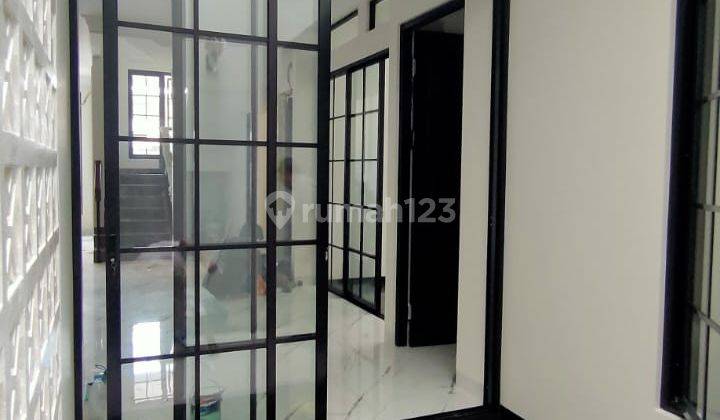 Rumah 2 Lantai Bagus Semi Furnished SHM di BSD, Tangerang 2