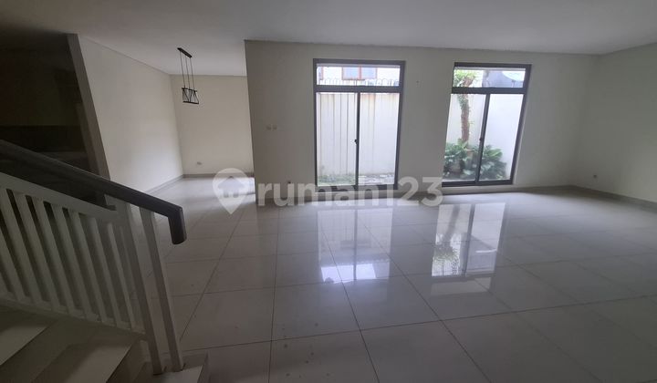 Rumah 2 Lantai Lokasi.strategis di Bintaro Sektor 7