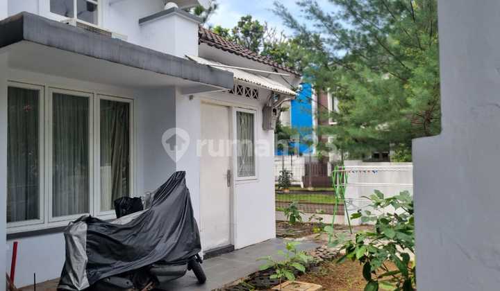Hook Residence in Pinus Graha Raya Bintaro