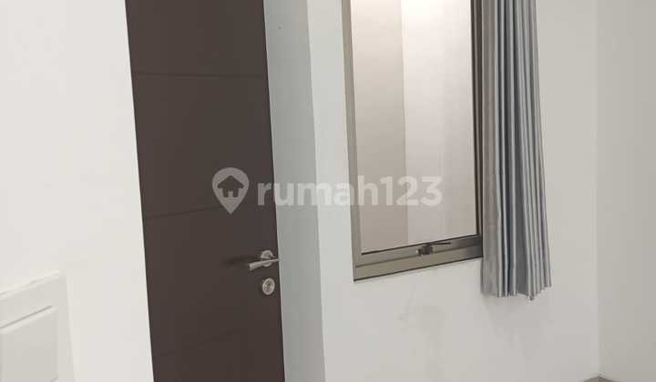 Dijual Rumah PIK2, 4,5x10, 3 lantai, Semi Furnish 2