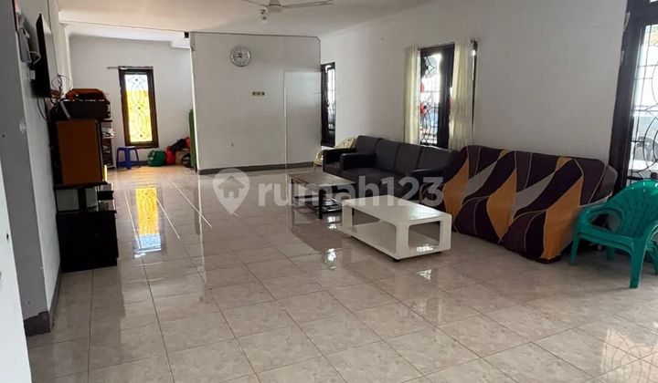 Dijual Rumah Jelambar, Luas 300M2, 10 KT + 7 KM, 3Lantai, Full Furnished, SHM