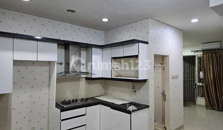 For Rent: Layar Permai House PIK 4x12, 2-story building