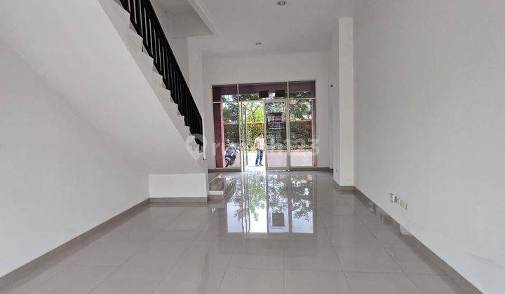 Disewa Ruko La Riviera Pik2 4,5x12, View Danau, Unfurnished 1