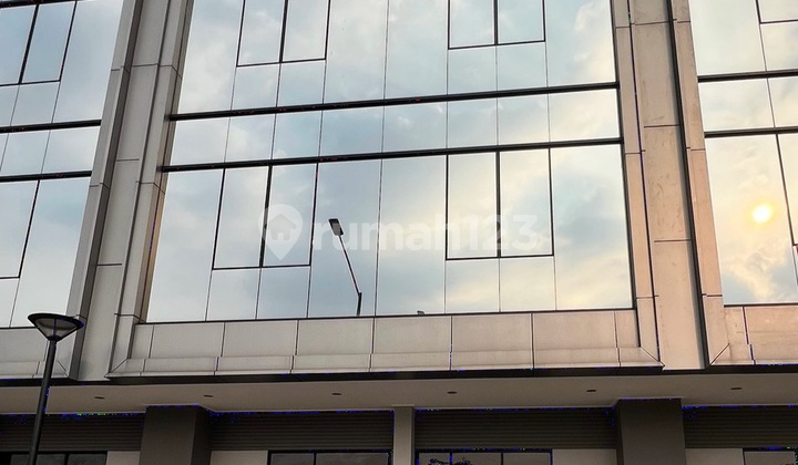 Disewa Ruko Batavia Ebony Gandeng 2 Uk 4.5x18m Per Ruko 3 Lantai Parkiran Luas 2 Muka Hadap Laut Siap Pakai