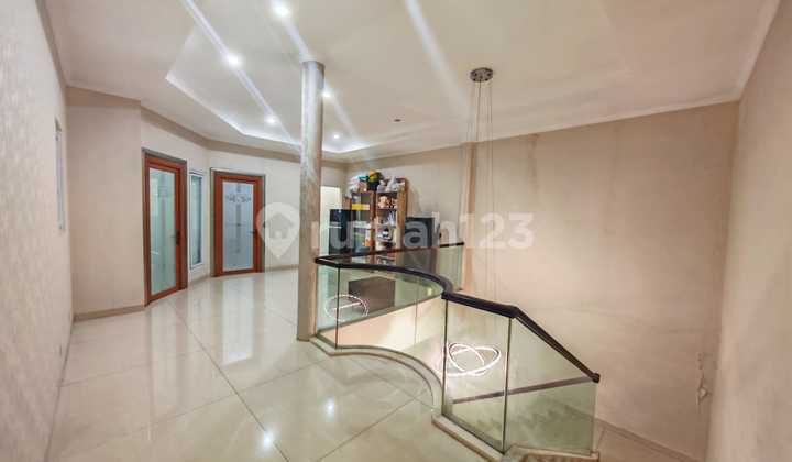 Dijual Murah Rumah Pantai Indah Kapuk Uk 8X22m 2,5Lantai , SHM Rapih Siap Huni Nego Sampai Deal!! 2