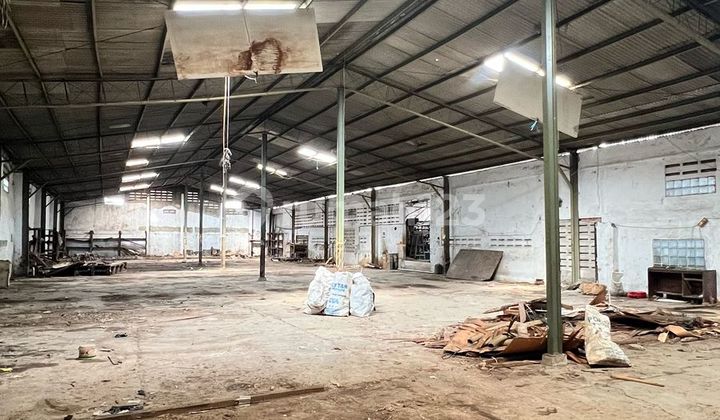 For sale, land calculated warehouse in Tegal Alur, Cengkareng, area 925m2, HGB (Building Use Rights), Fuso truck access, no flooding, close to toll road access. Cheap price!!