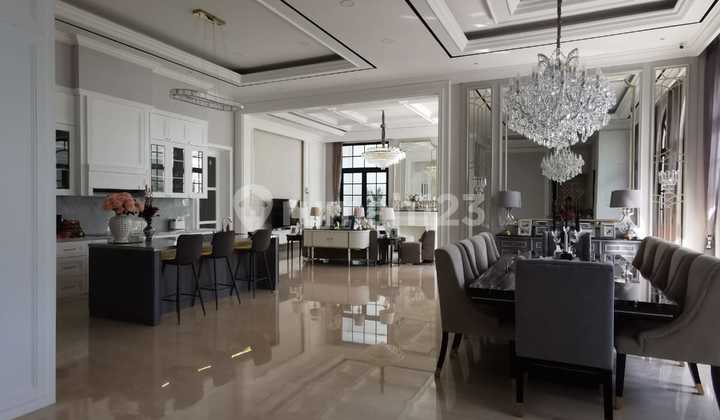 Dijual Rumah Mewah American Classic Pantai Indah Kapuk Lt 580m Lb 1000m2 Ada Pool Dan Ruangan Lift Full Furnished Mewah Shm Siap Huni Jarang Ada!!