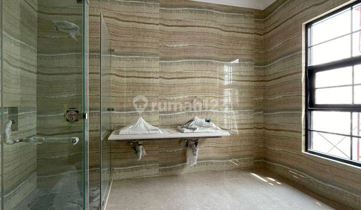Rumah Brandnew 300m2, Pantai Indah Kapuk, Pik, Pool, Lift Mewah Jarang Ada. Harga Nego  4