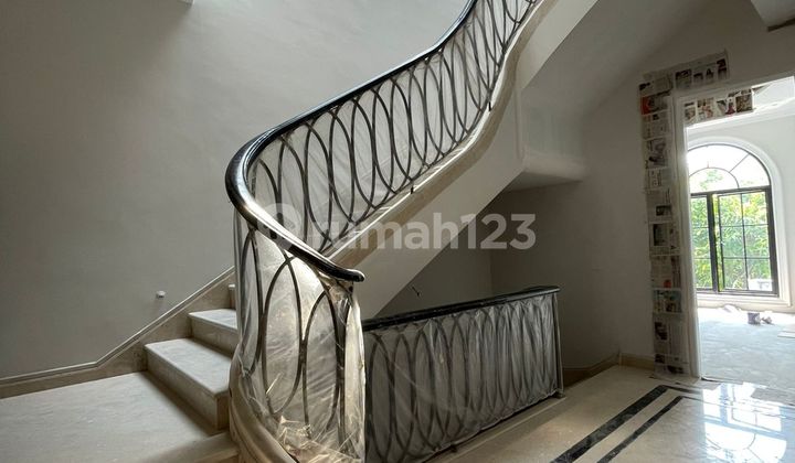 Rumah Brandnew 300m2, Pantai Indah Kapuk, Pik, Pool, Lift Mewah Jarang Ada. Harga Nego  7