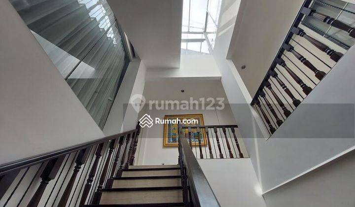 Rumah Area Menteng Hadap Utara 3 Kamar 3.5 Lantai Full Furnished 1