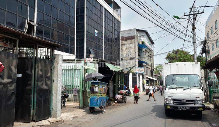 Ruko Pecah Kulit Dekat Pangeran Jayakarta Hadap Timur 2