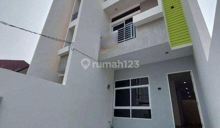 Rumah Baru Taman Ratu Jalan 3 Mobil Hadap Selatan SHM Bisa Kpr 2