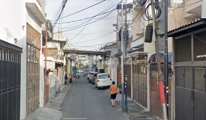 Tambora Hadap Selatan Akses 2 Mobil SHM