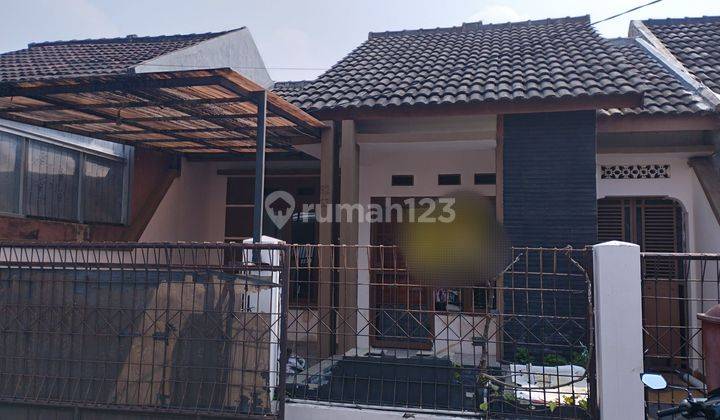 Rumah minimalis modern di Taman Cibaduyut Indah Bandung 1