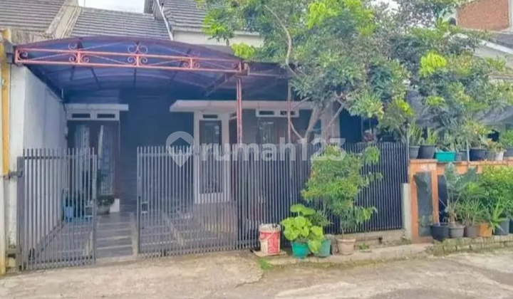 Minimalist House Suitable for Living in Ciganitri, Buah Batu, Bandung 2