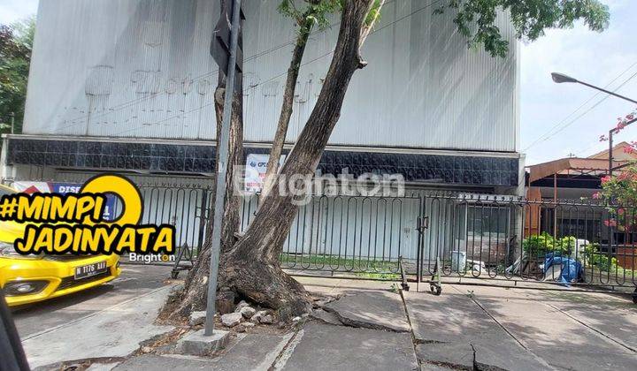 Gedung usaha ex Showroom mobil lokasi poros Malang kota 2