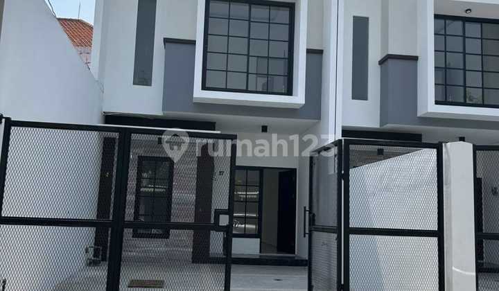 Dijual Cepat Rumah Baru 2Lt Mewah dan Strategis di Rungkut Asri