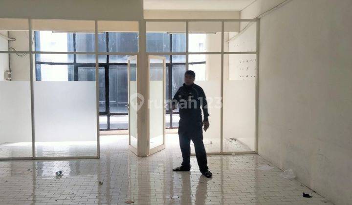 Disewakan Cepat Ruko 3 Lantai Kedungdoro Surabaya 2