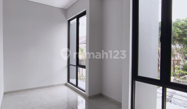 Jual Rumah Baru 2 Lantai di Manyar Tirtoyoso 2