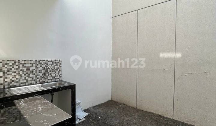 Dijual Cepat Rumah Baru 2Lt Mewah dan Strategis di Rungkut Asri 2