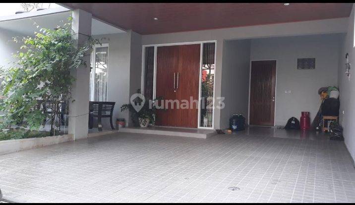 Rumah Bagus Semi Furnish Di Delatinos Deket Tol 2 Lantai 1