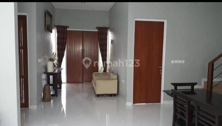 Rumah Bagus Semi Furnish Di Delatinos Deket Tol 2 Lantai 2