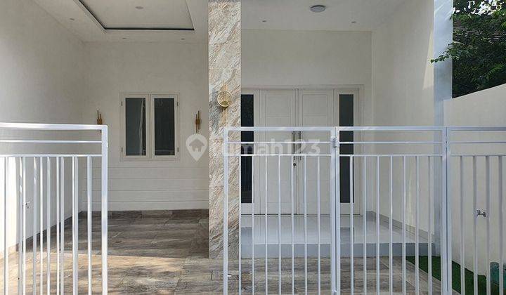 Rumah Minimalis Modern Di Kencana Loka Bsd Deket Stasiun 2