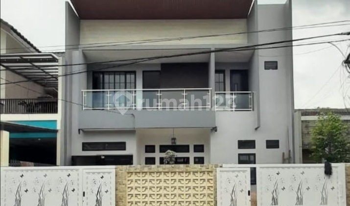 Rumah Siap Huni Ada Kolam Renang Hadap Selatan Lokasi Di Kencana Loka Bsd