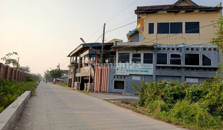 Rumah Makan di Dengan Pemandangan Laut 2