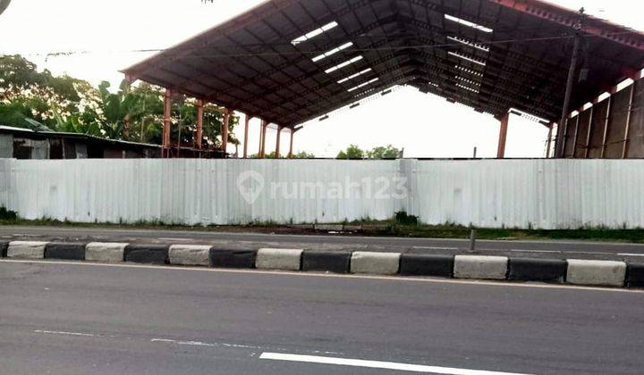 Gudang Terbuka di Kawasan Industri 1