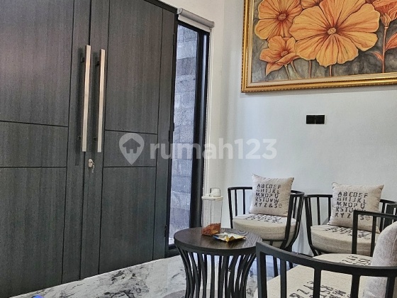 RUMAH MODERN 3.5 LANTAI DALAM CLUSTER DEKAT TOL BRIGIF 2