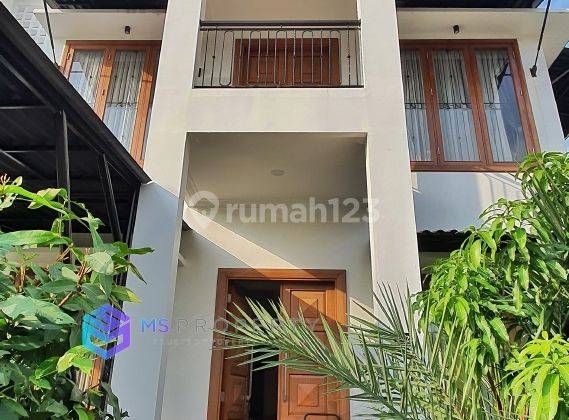 Rumah 2 Lantai Furnished Dalam Komplek Bona 2