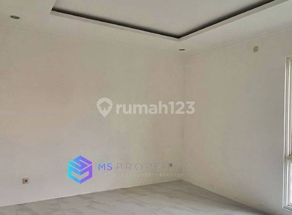 Rumah Siap Huni 3 Lantai Dalam Cluster Dekat Deplu 7