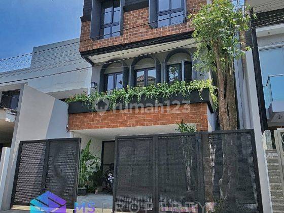 Luxury House Gaya Tropical Modern 3.5 Lantai Semi Furnished 1