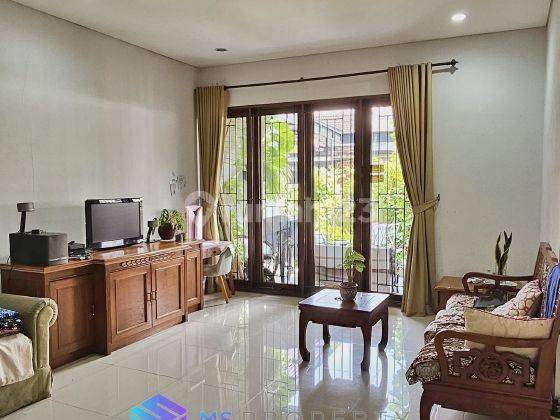 ruang keluarga rumah minimalis 2 lantai dalam