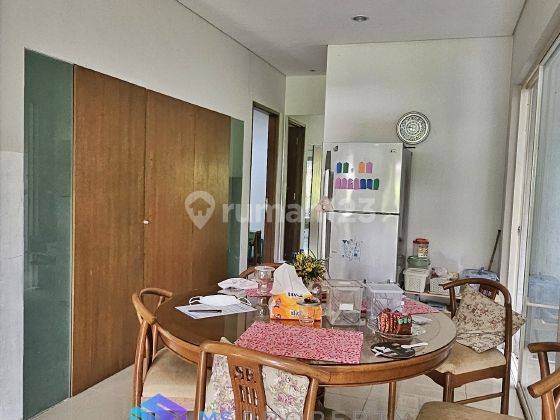 ruang makan rumah minimalis 2 lantai dalam