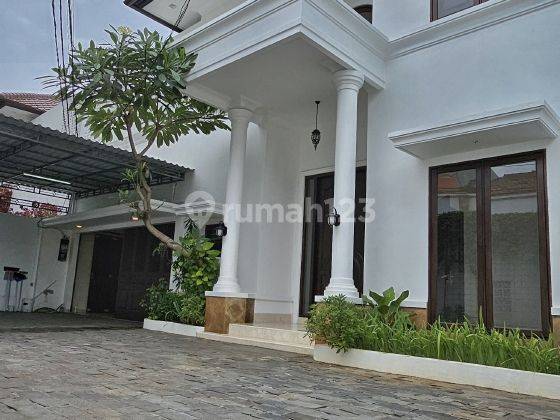 Rumah Gaya American Classic 2 Lantai Dekat Pagi Sore Kemang 1