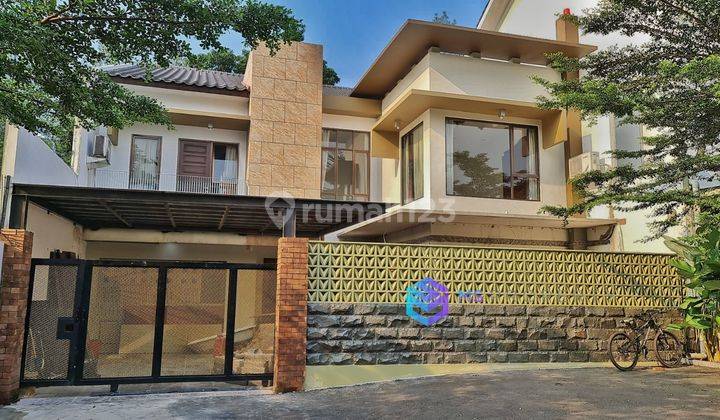 Rumah Minimalis Modern 2.5 Lantai Dekat Taman Wiladatika 1