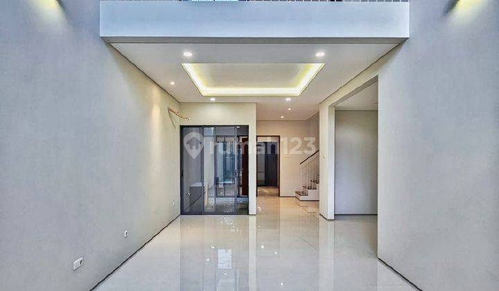 Rumah Minimalis Modern 2 Lantai Dalam Komplek Megapolitan 2