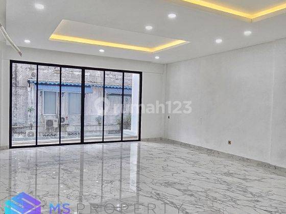  pool Rumah 3 Lantai Modern Minimalis Selangkah Tb Simatupang 3