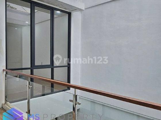  pool Rumah 3 Lantai Modern Minimalis Selangkah Tb Simatupang 14