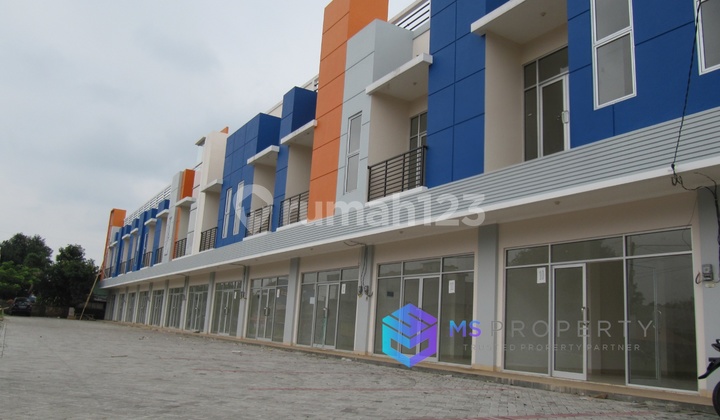 Ready-to-Use Shop House at Investor Price Near Limo Toll Access 2