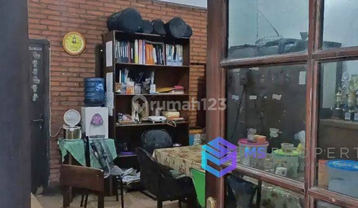 Rumah Lama 2 Lantai Jalan Suryo Jarang Ada  1