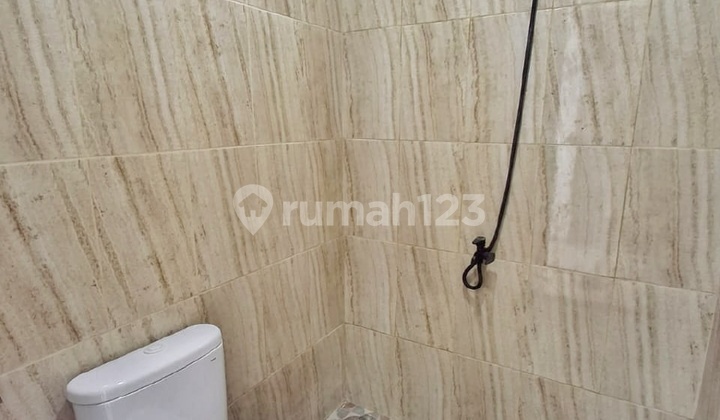 RUMAH BARU 2 LANTAI DALAM CLUSTER DEKAT KOMPLEK RENI JAYA 2