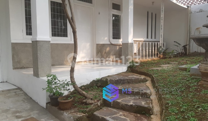OLD 1.5-STORY HOUSE STILL LIVABLE IN A COMPLEX NEAR PAKUBUWONO