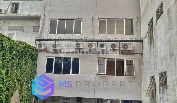 Gedung Kantor Perlu Renovasi 4.5 Lantai Dekat Snappy Lebak Bulus