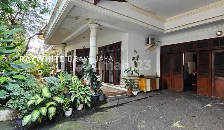 Rumah Lama Siap Huni Area Darmawangsa, Lokasi Strategis