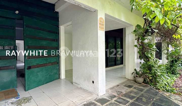 Rumah Tua Layak Huni Lokasi Strategis Area Kemang