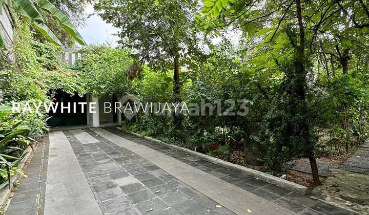 Old House Ready to Live In Strategic Location Kemang Area 2