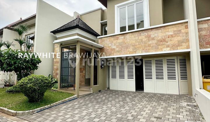Luxury Ready-to-Occupy Townhouse Strategic Location in West Pejaten Area Luxury Ready-to-Occupy Townhouse Strategic Location in West Pejaten Area